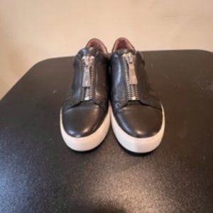 Frye size 6 Lena Low Zip black leather with silver logo